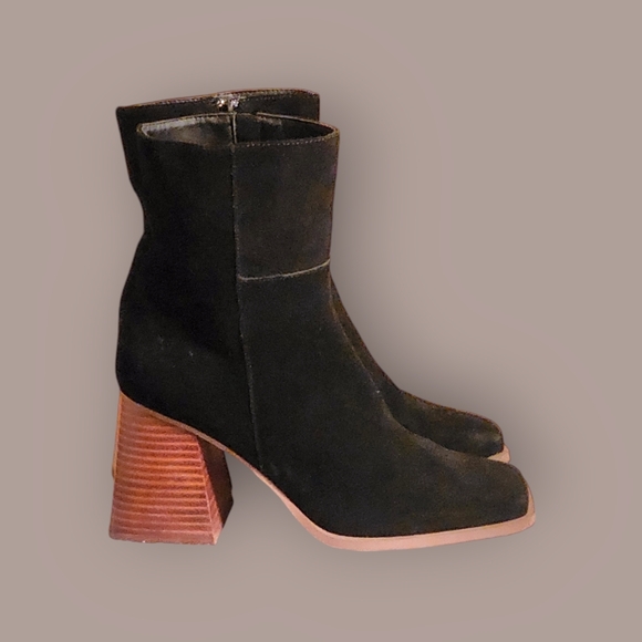 Women  Suede Black Chunky Heel Ankle Boots By Crown Vintage Size 10M - Picture 8 of 10